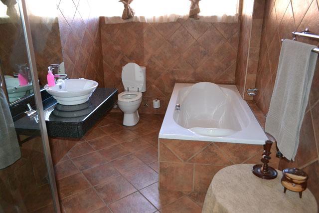 פולוקוואנה Jacaranda Lodge מראה חיצוני תמונה
